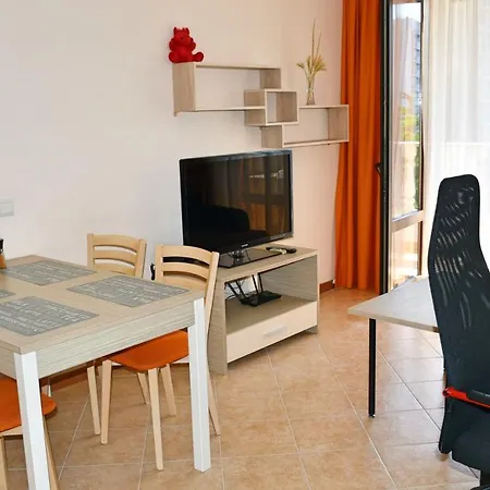 Royal Sun, - 1 Bedroom *